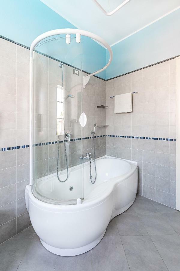 Il Quadrifoglio D4 Apartment By Wonderful Italy Sirmione Luaran gambar